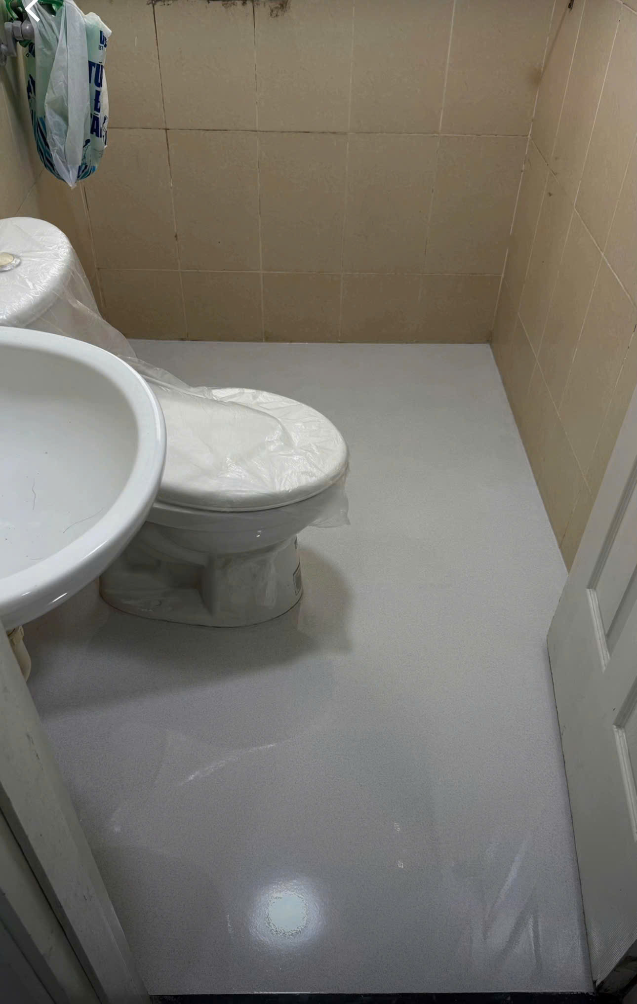 Quá trình thi công sơn Epoxy sàn WC chuyên nghiệp